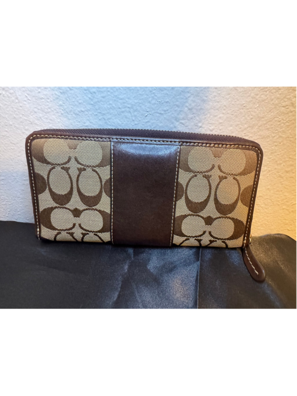 Coach Signature Canvas Zip Around Wallet Brown Leather Trim Lavender Interior - Picture 4 of 4